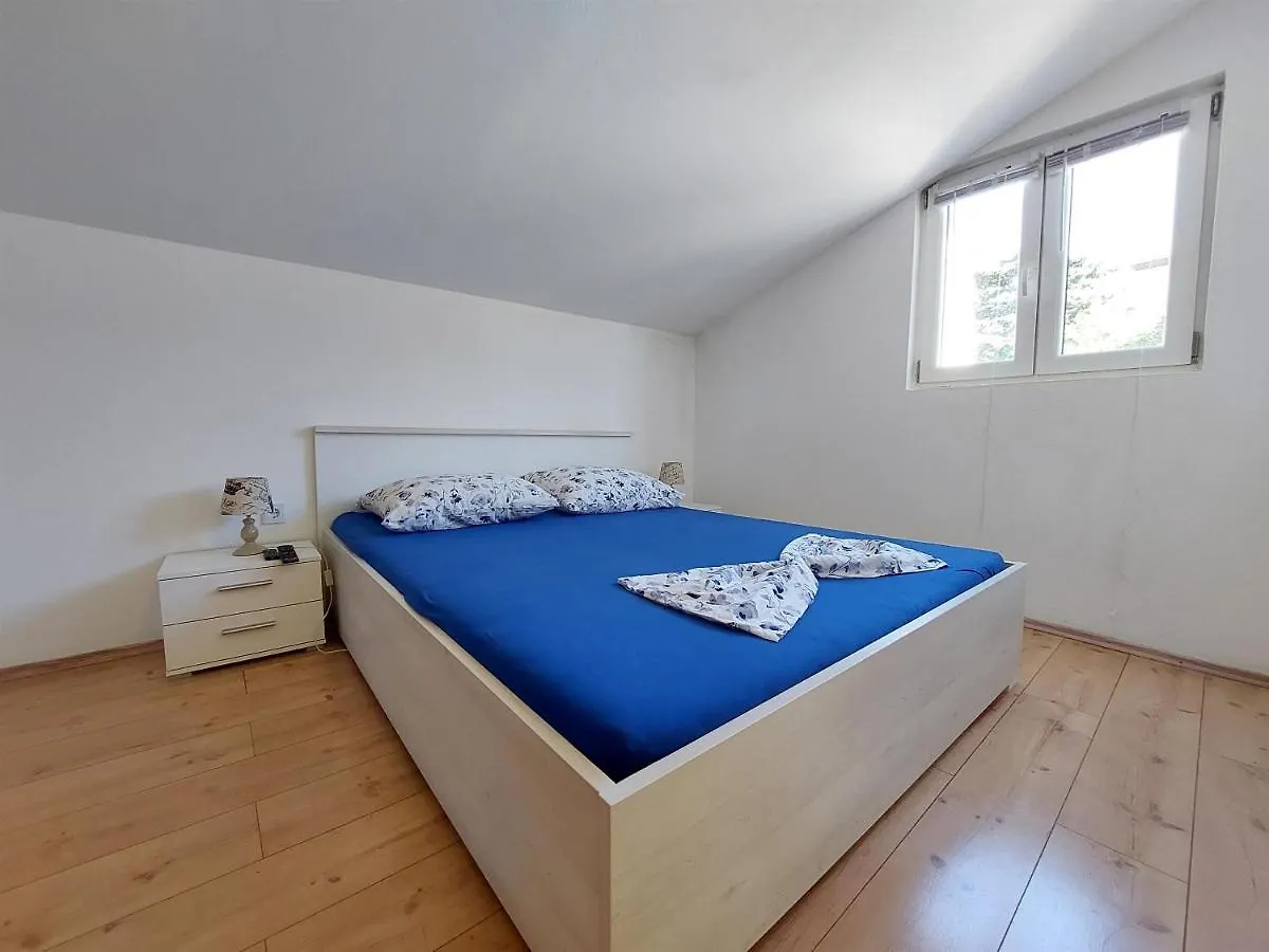 Apartments Tina Novi Vinodolski 0*,