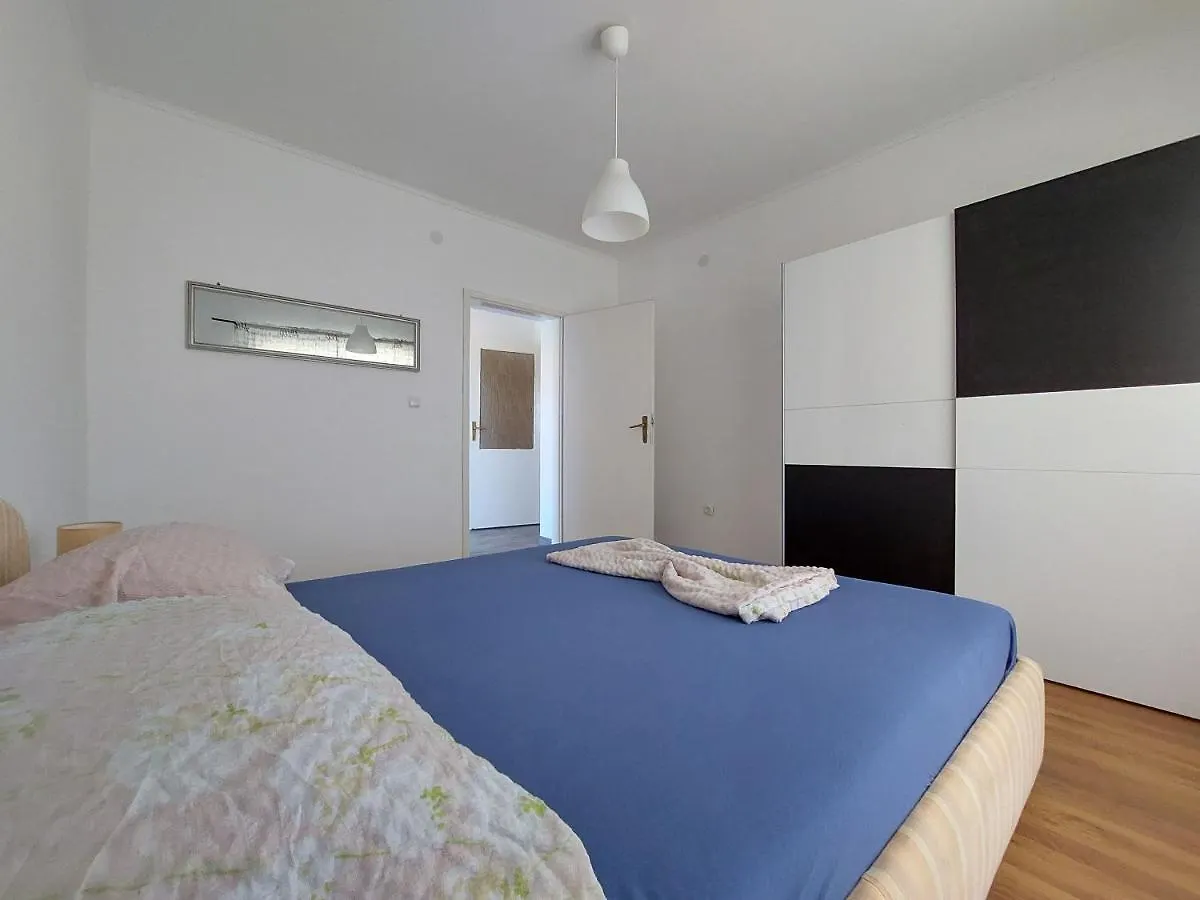 Apartments Tina Novi Vinodolski 0*,